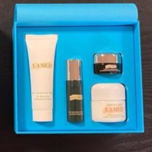 La Mer The Replenishing Moisture Collection